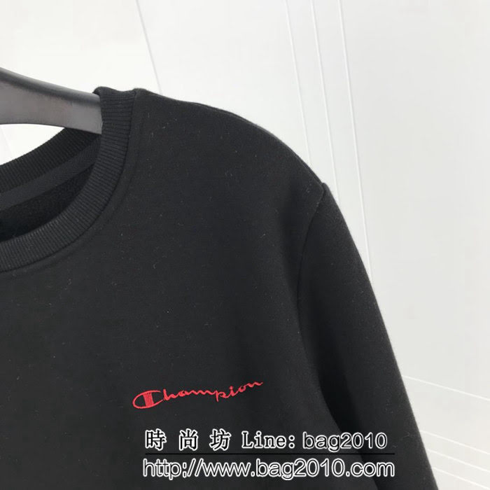 ChamPion冠軍 18ss秋冬新款套頭衛衣 前面簡約小logo 背後貼布圖案 定制純棉加絨面料 高版本男女同款 ydi2064